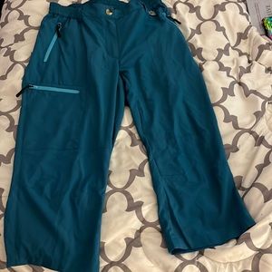 Mapamyumco teal color ultra breathable lightweight quick dry capri pants